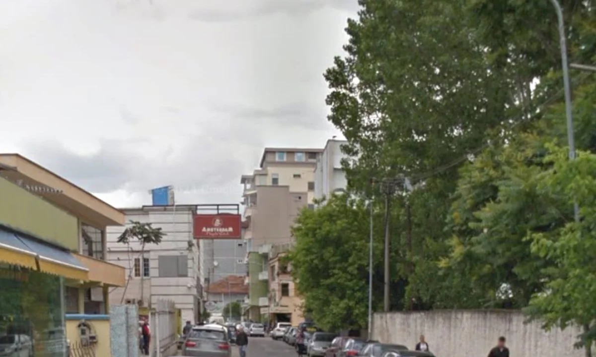 Shtepi ne shitje Vila Luksoze ne Tirane, 2+1, Mobilimi E mobiluar, Pagesa 350,000  Euro.