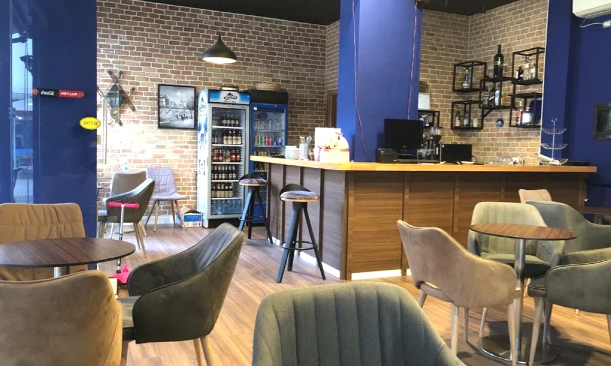 Shitet lokal te kompleksi Kontakt ne zonen e ish-klubit Partizani prane Parkut