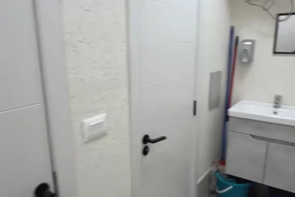 Ambient biznesi me qera 3+1 ne Tirane - 45,000 Leke