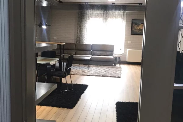 Shtepi me qera Apartament ne Tirane, 2+1, Mobilimi E mobiluar, Pagesa 1,850  Euro.