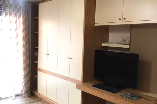 Shtepi me qera Apartament ne Tirane, 2+1, Mobilimi E mobiluar, Pagesa 1,850  Euro.