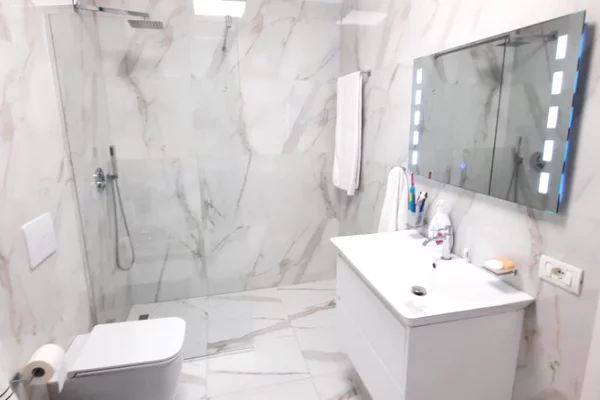 Shtepi ne shitje Apartament ne Tirane, 2+1, Mobilimi E mobiluar, Pagesa 207,000  Euro.