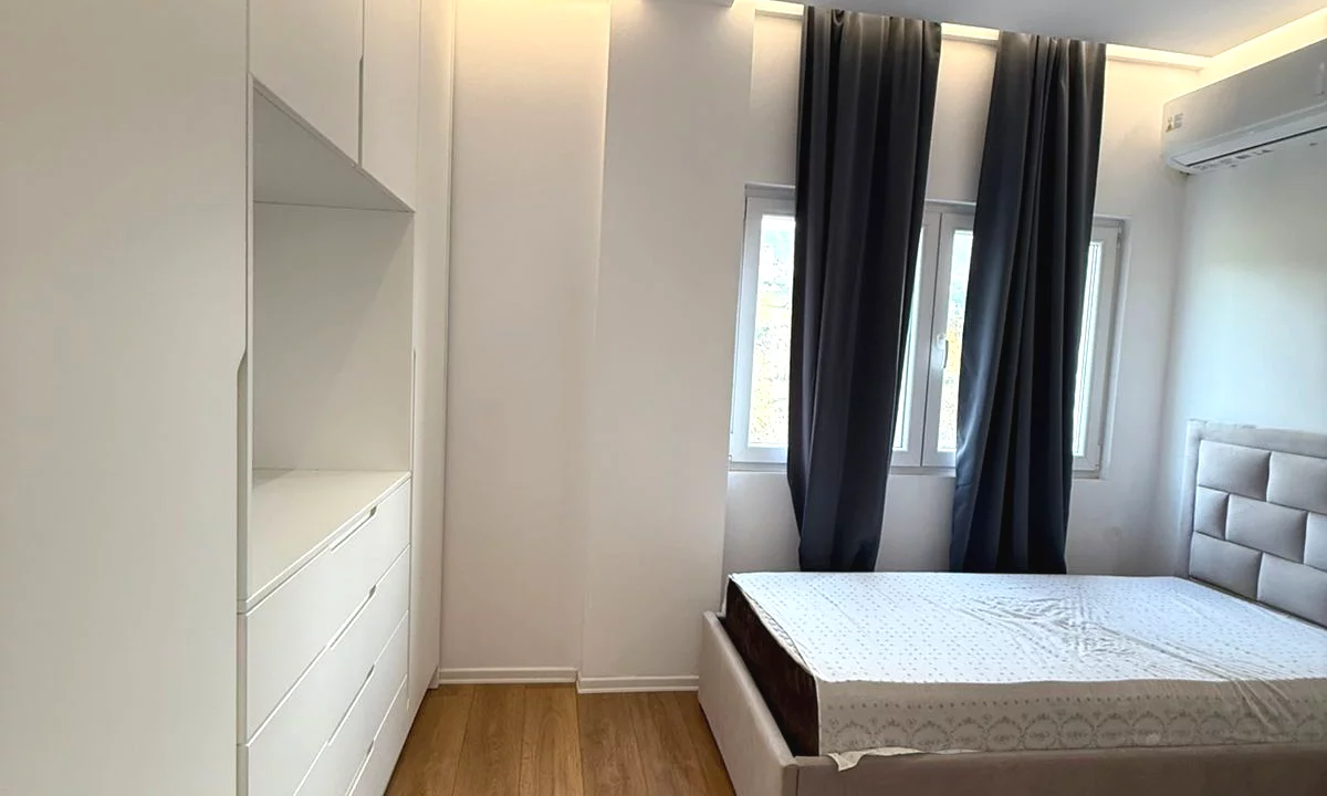 Shtepi me qera Apartament ne Tirane, 3+1, Mobilimi E mobiluar, Pagesa 550  Euro.