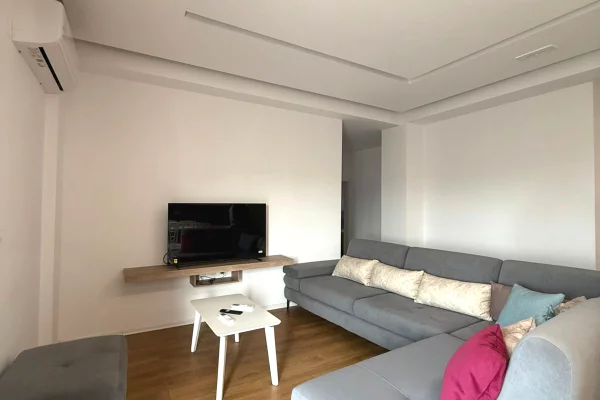 Shtepi me qera Apartament ne Tirane, 3+1, Mobilimi E mobiluar, Pagesa 550  Euro.
