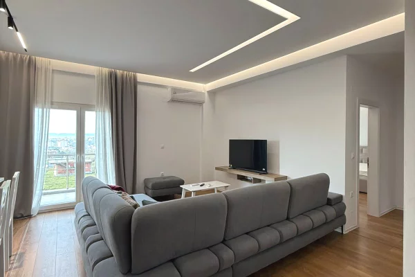 Shtepi me qera Apartament ne Tirane, 3+1, Mobilimi E mobiluar, Pagesa 550  Euro.