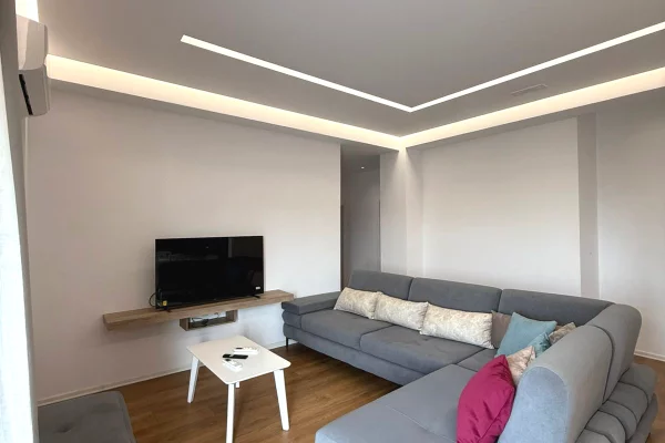 Shtepi me qera Apartament ne Tirane, 3+1, Mobilimi E mobiluar, Pagesa 550  Euro.