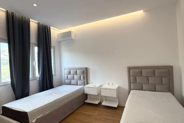 Shtepi me qera Apartament ne Tirane, 3+1, Mobilimi E mobiluar, Pagesa 550  Euro.