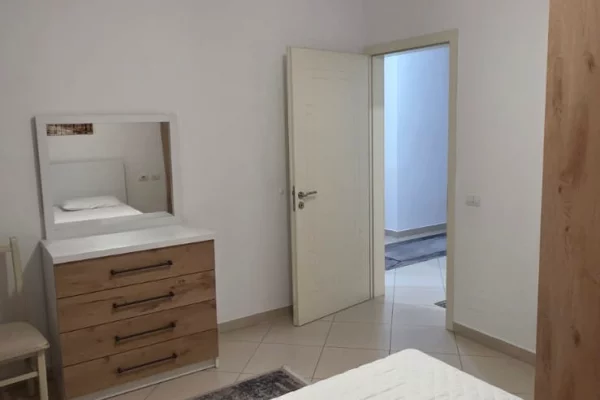 Shtepi me qera Apartament ne Tirane, 2+1, Mobilimi E mobiluar, Pagesa 70,000  Leke.