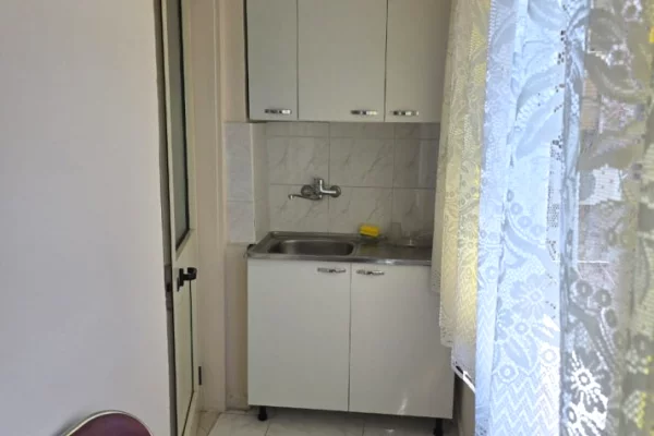 Shtepi me qera Apartament ne Tirane, 2+1, Mobilimi E mobiluar, Pagesa 50,000  Leke.