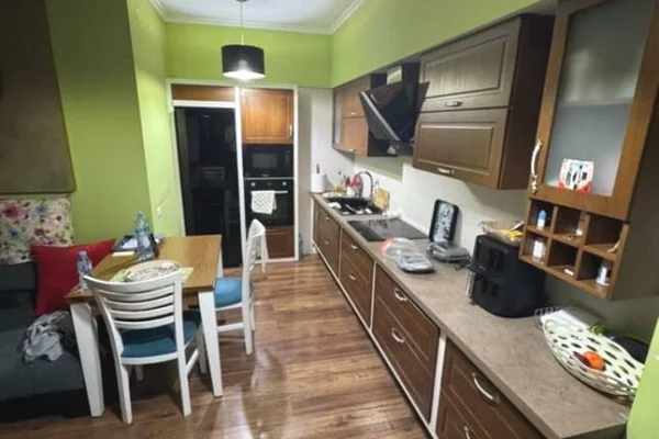 Shtepi ne shitje Apartament ne Tirane, 2+1, Mobilimi E mobiluar, Pagesa 385,000  Euro.