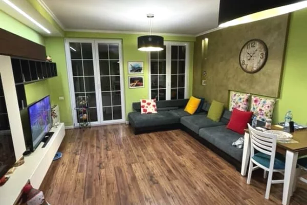 SHITET APARTAMENT 2+1 + DHOMË PUNE – STADIUMI DINAMO