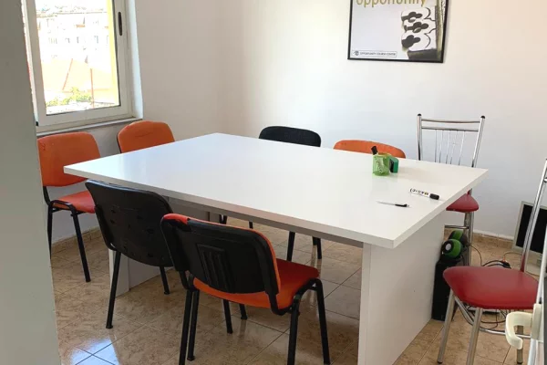 Business Property for Rent 3+1 in Tirana - 50,000 Leke