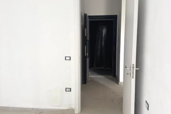 Shtepi ne shitje Apartament ne Tirane, 1+1, Mobilimi Bosh, pa mobiluar, Pagesa 67,000  Euro.