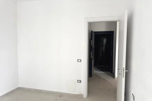 Shtepi ne shitje Apartament ne Tirane, 1+1, Mobilimi Bosh, pa mobiluar, Pagesa 67,000  Euro.