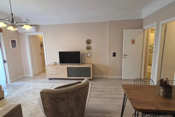 Shtepi ne shitje Apartament ne Tirane, 2+1, Mobilimi E mobiluar, Pagesa 350,000  Euro.