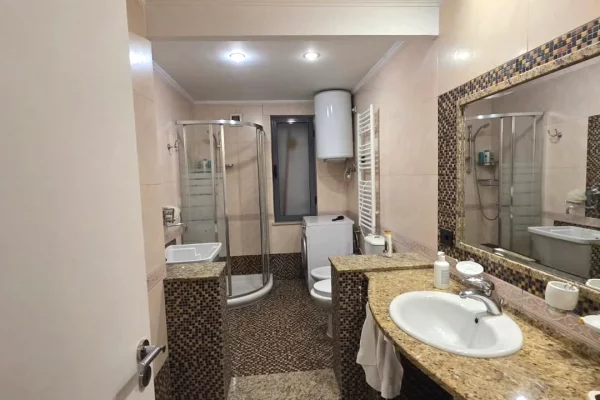 Shtepi ne shitje Apartament ne Tirane, 2+1, Mobilimi E mobiluar, Pagesa 350,000  Euro.