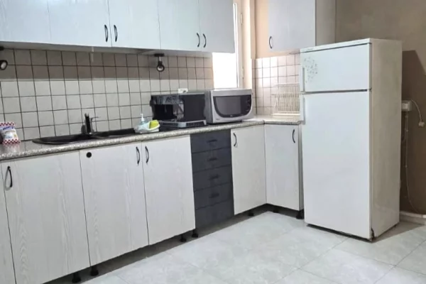 Shtepi ne shitje Apartament ne Tirane, 3+1, Mobilimi E mobiluar, Pagesa 177,000  Euro.