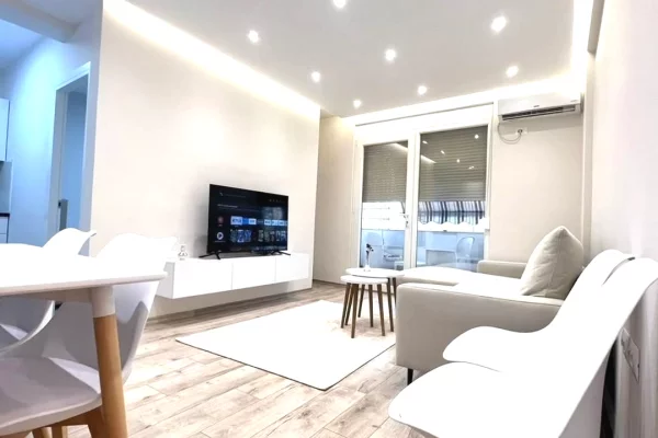 Shtepi ne shitje Apartament ne Tirane, 1+1, Mobilimi E mobiluar, Pagesa 155,000  Euro.
