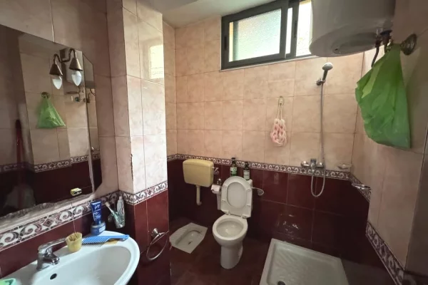 Shtepi ne shitje Apartament ne Tirane, 2+1, Mobilimi E mobiluar, Pagesa 16,000,000  Leke.