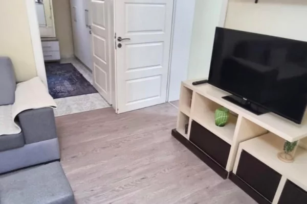 Shtepi me qera Apartament ne Tirane, 2+1, Mobilimi E mobiluar, Pagesa 50,000  Leke.