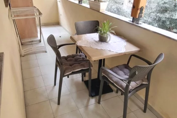 Shtepi me qera Apartament ne Tirane, 2+1, Mobilimi E mobiluar, Pagesa 50,000  Leke.