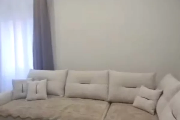 Shtepi me qera 2+1 ne Tirane - 77,000 Leke