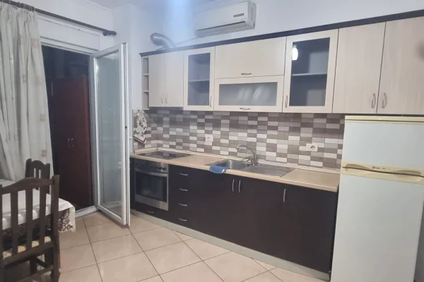 Shtepi me qera Apartament ne Tirane, 1+1, Mobilimi E mobiluar, Pagesa 50,000  Leke.