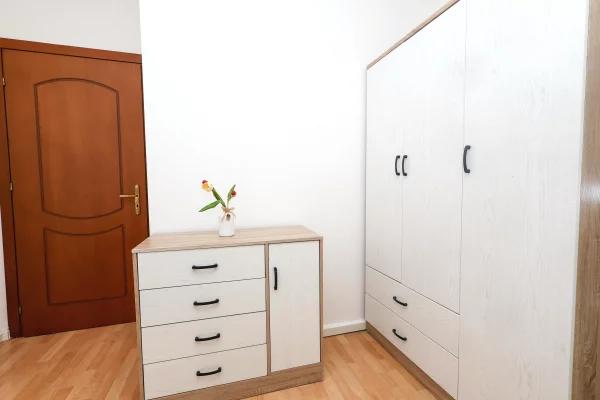 Shtepi me qera Apartament ne Tirane, 2+1, Mobilimi E mobiluar, Pagesa 700  Euro.