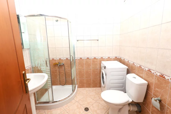 Shtepi me qera Apartament ne Tirane, 2+1, Mobilimi E mobiluar, Pagesa 700  Euro.