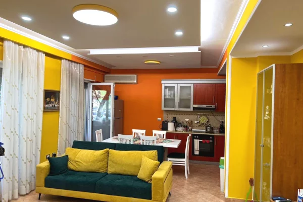 Shtepi ne shitje Apartament ne Durres, 2+1, Mobilimi E mobiluar, Pagesa 150,000  Euro.