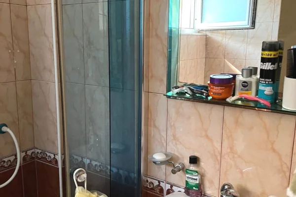 Shtepi ne shitje Apartament ne Durres, 2+1, Mobilimi E mobiluar, Pagesa 150,000  Euro.