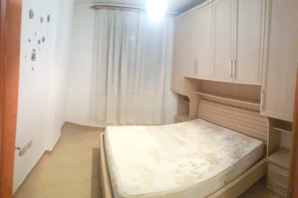 Shtepi me qera Apartament ne Tirane, 1+1, Mobilimi E mobiluar, Pagesa 35,000  Leke.