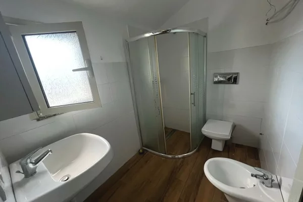 Shtepi me qera Apartament ne Tirane, 2+1, Mobilimi E mobiluar, Pagesa 48,000  Leke.