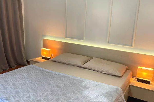 Shtepi me qera Apartament ne Tirane, 2+1, Mobilimi E mobiluar, Pagesa 80,000  Leke.