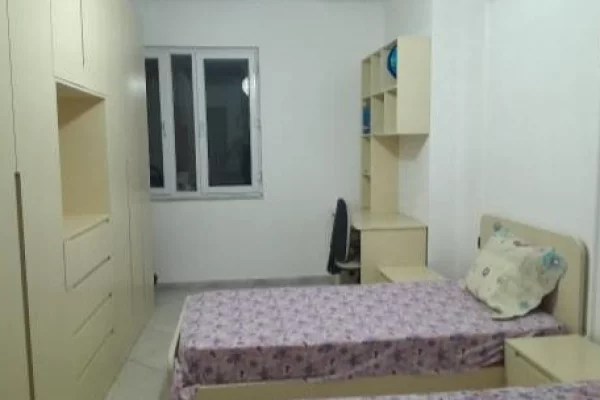 Shtepi me qera Apartament ne Tirane, 2+1, Mobilimi E mobiluar, Pagesa 500  Euro.