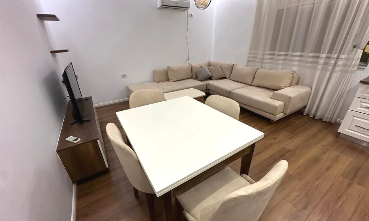 Shtepi me qera Apartament ne Tirane, 1+1, Mobilimi E mobiluar, Pagesa 500  Euro.
