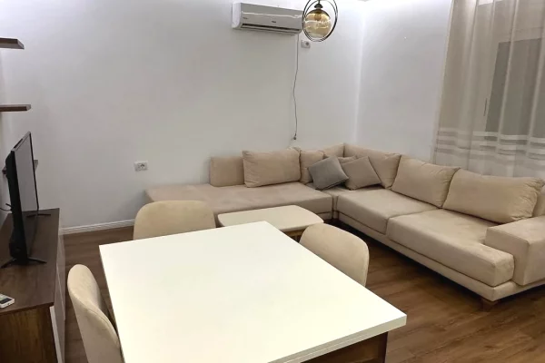Shtepi me qera Apartament ne Tirane, 1+1, Mobilimi E mobiluar, Pagesa 500  Euro.