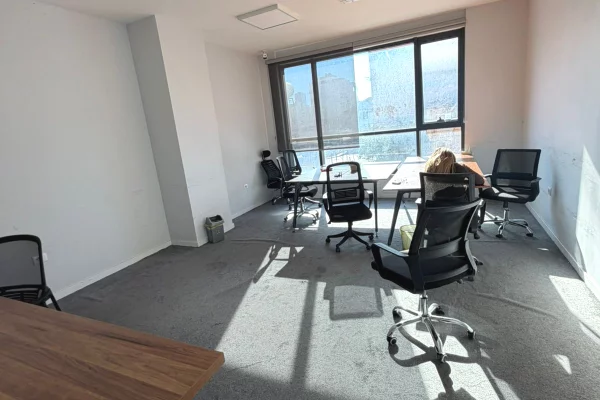 Ambient biznesi me qera 3+1 ne Tirane - 5,000 Euro