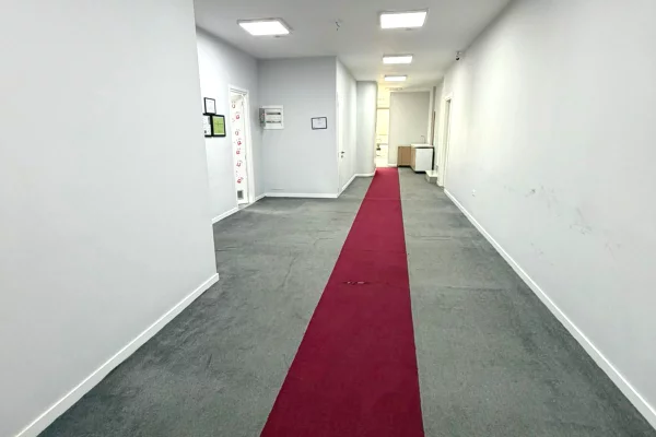 Jepet me qera ambjent per zyra te Rruga Bardhyl prane Shkolles se Kuqe.