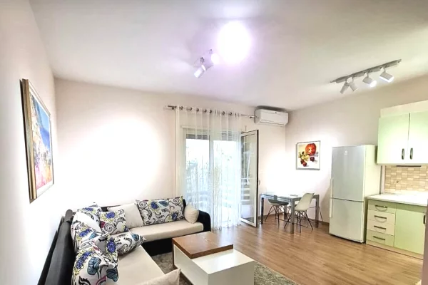 Jepet me qera 2+1 +2+ soxhorno 2 tualetePranë Kopshtit Zoologjik  