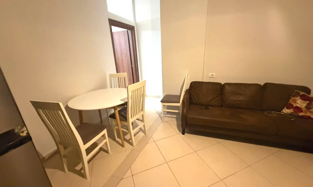 Shtepi me qera Apartament ne Tirane, 1+1, Mobilimi E mobiluar, Pagesa 400  Euro.