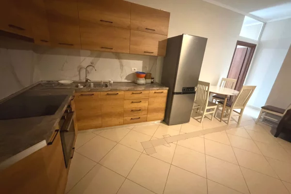 Shtepi me qera Apartament ne Tirane, 1+1, Mobilimi E mobiluar, Pagesa 400  Euro.