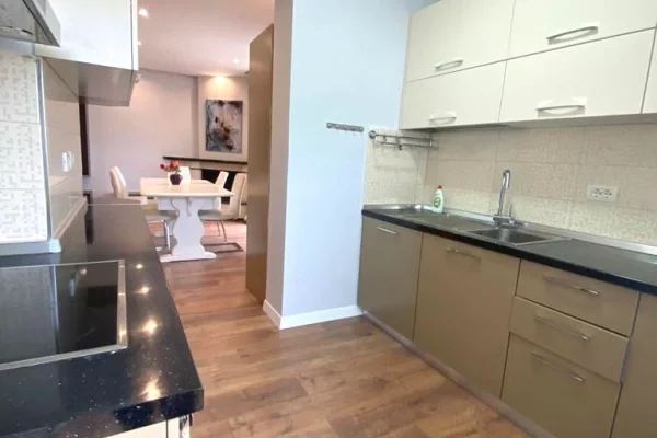 Shtepi me qera Apartament ne Tirane, 2+1, Mobilimi E mobiluar, Pagesa 1,000  Euro.