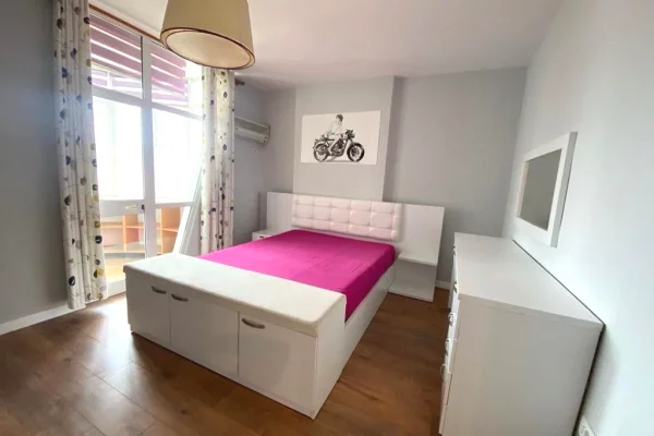 Shtepi me qera Apartament ne Tirane, 2+1, Mobilimi E mobiluar, Pagesa 1,000  Euro.