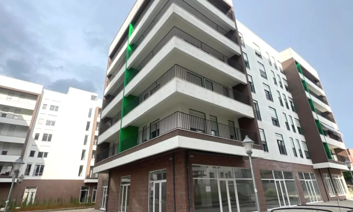 Shtepi ne shitje Apartament ne Tirane, 3+1, Mobilimi Bosh, pa mobiluar, Pagesa 170,400  Euro.