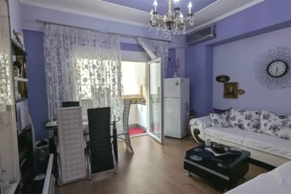 Jepet me Qira Apartament 2+1 te Komuna e Parisit