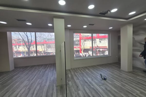 Jepet me Qira Apartament 2+1 per zyra ne Rezidencen Henke