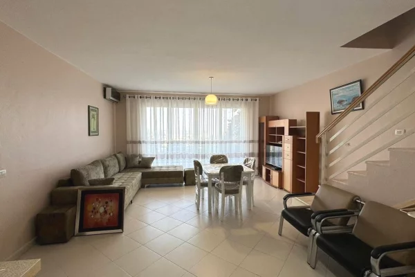 Shitet apartament tip dupleks + 2 vende parkimi Kodra e Diellit Siperfaqe 