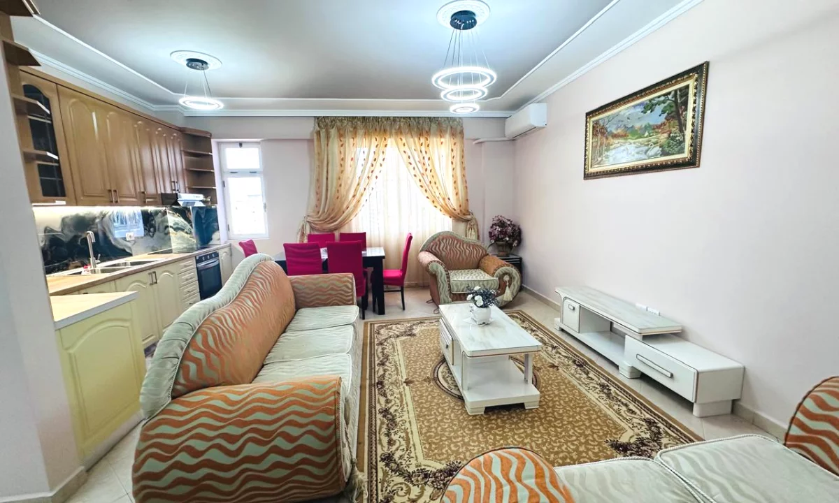 Appartamento in affitto a Tirana 2+1, Arredato