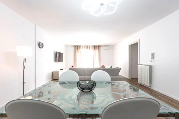 Shtepi me qera Apartament ne Tirane, 2+1, Mobilimi E mobiluar, Pagesa 1,500  Euro.